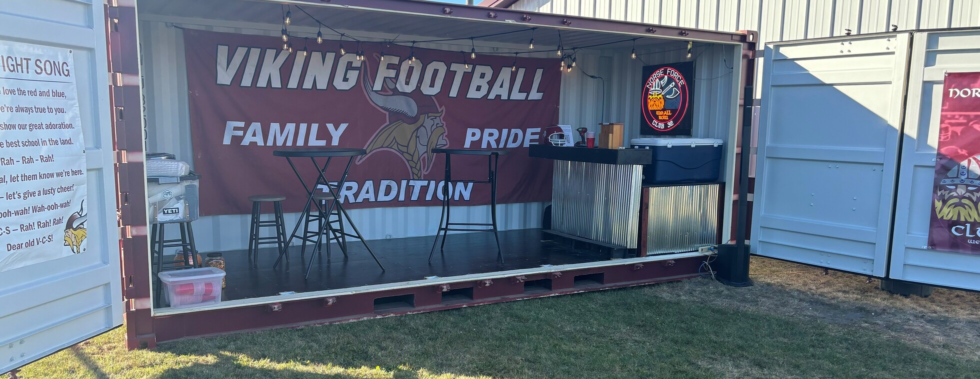 CLUB 32 at the PIGSKIN PORCH